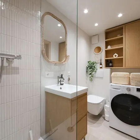 Cozy & Stylish Loft Near The Center