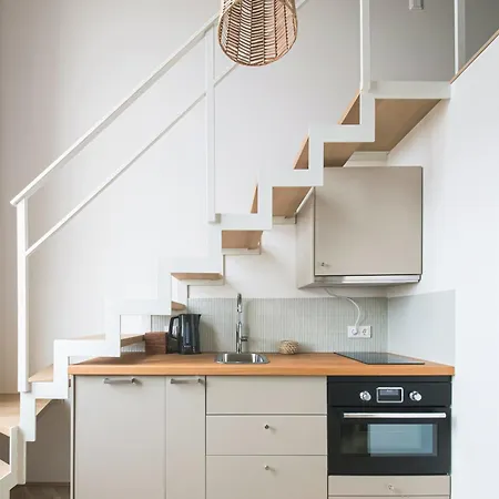 Cozy & Stylish Loft Near The Center *